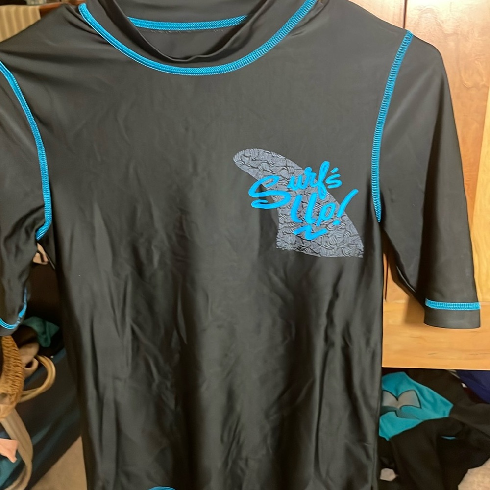 Cherokee Boys sz Large 12-14 swim shirt.